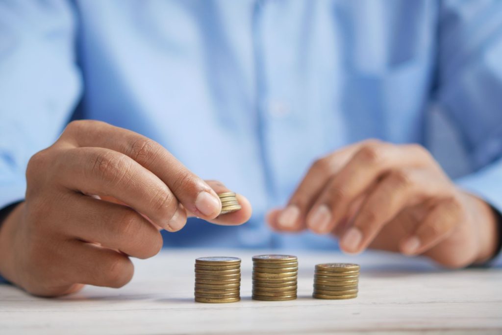 Lower stakes stretch a budget further on high-volatility games.